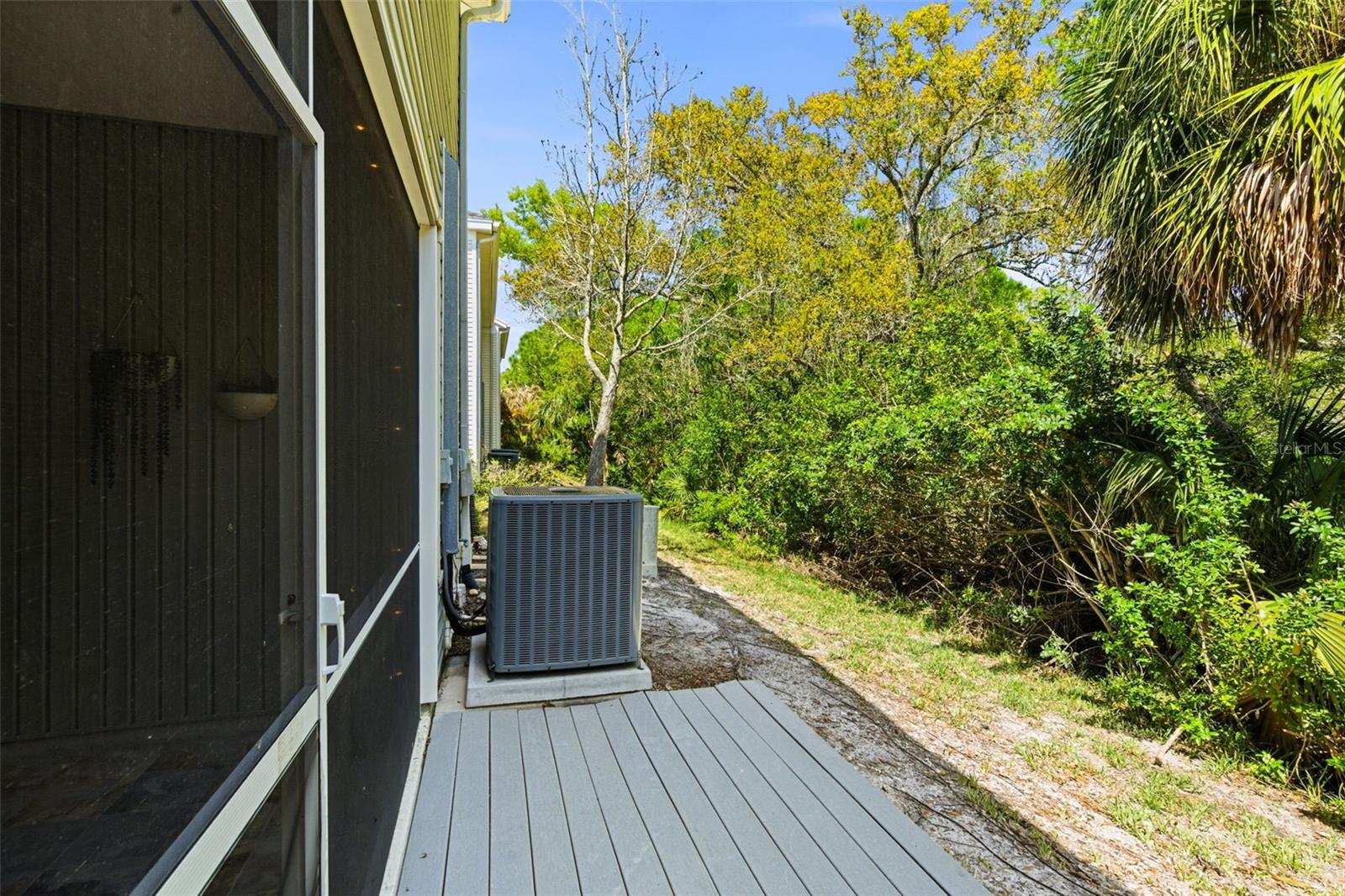 COUNTRY CHASE - Residential