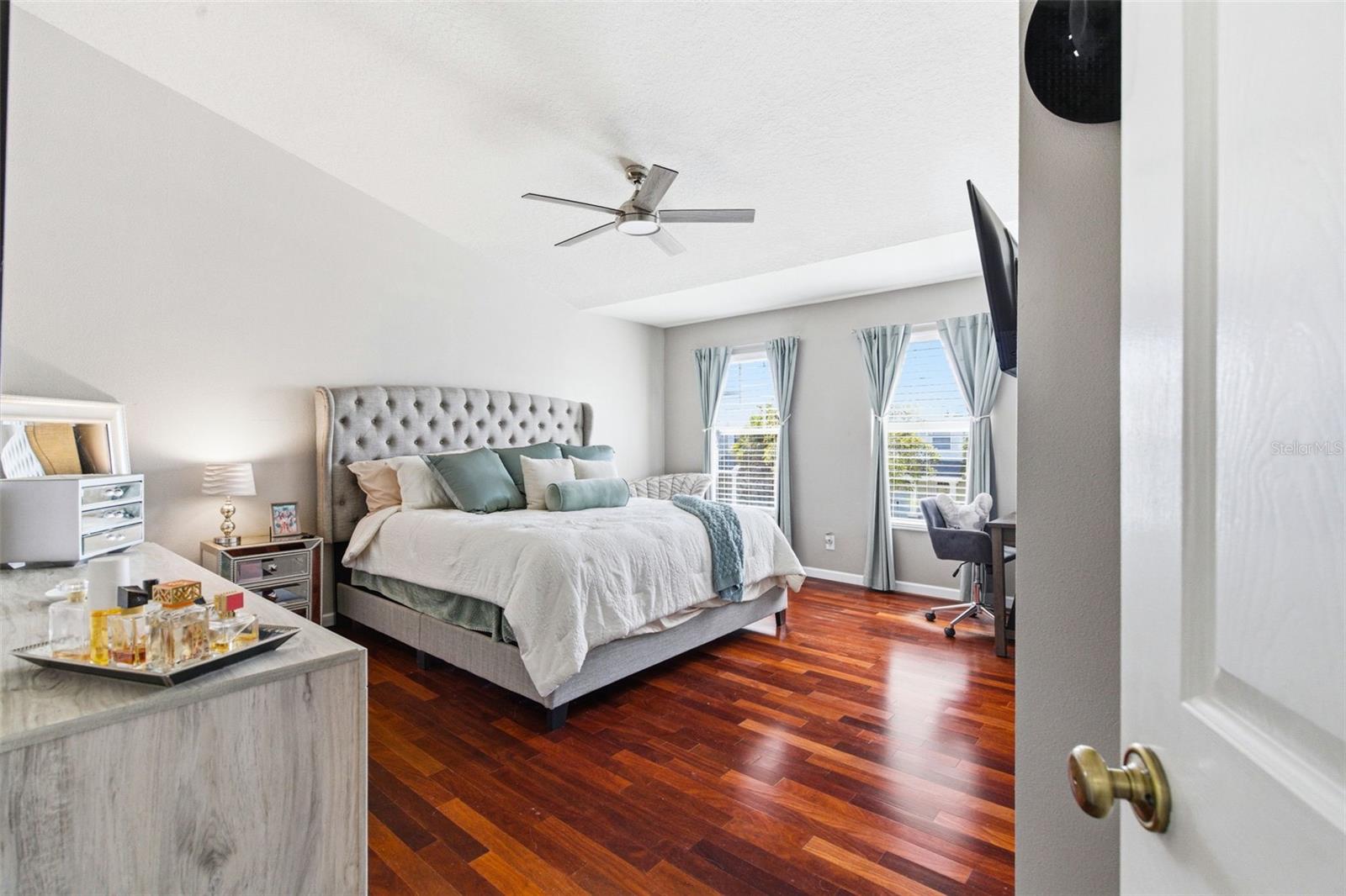 COUNTRY CHASE - Residential