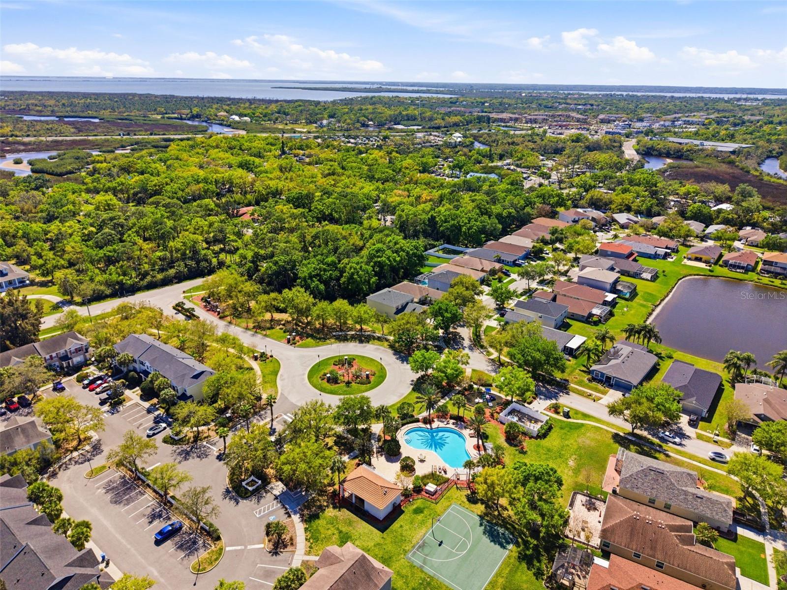 COUNTRY CHASE - Residential