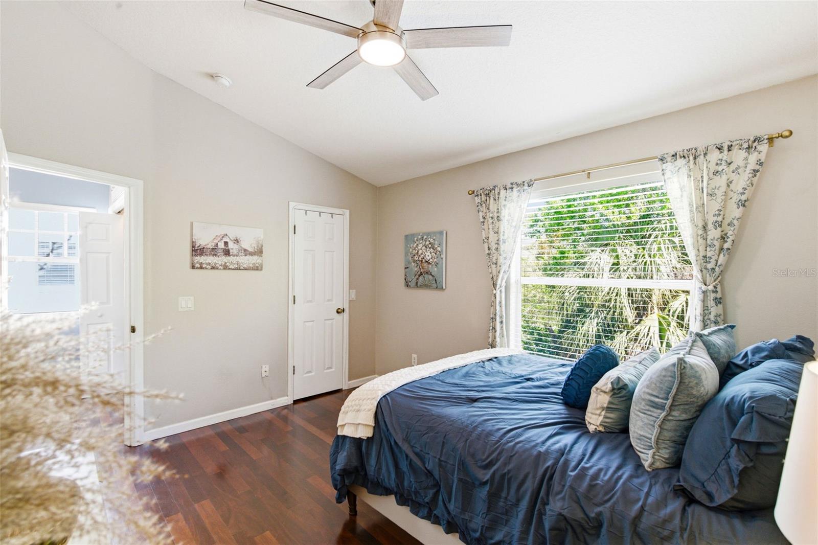 COUNTRY CHASE - Residential