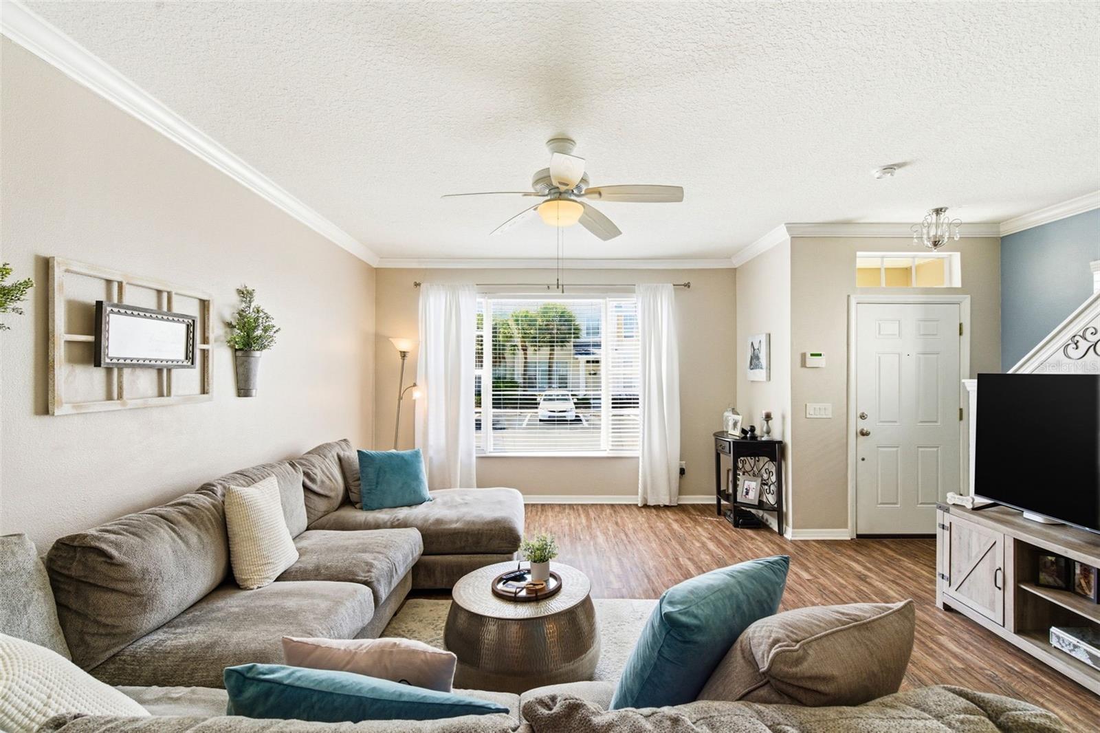 COUNTRY CHASE - Residential