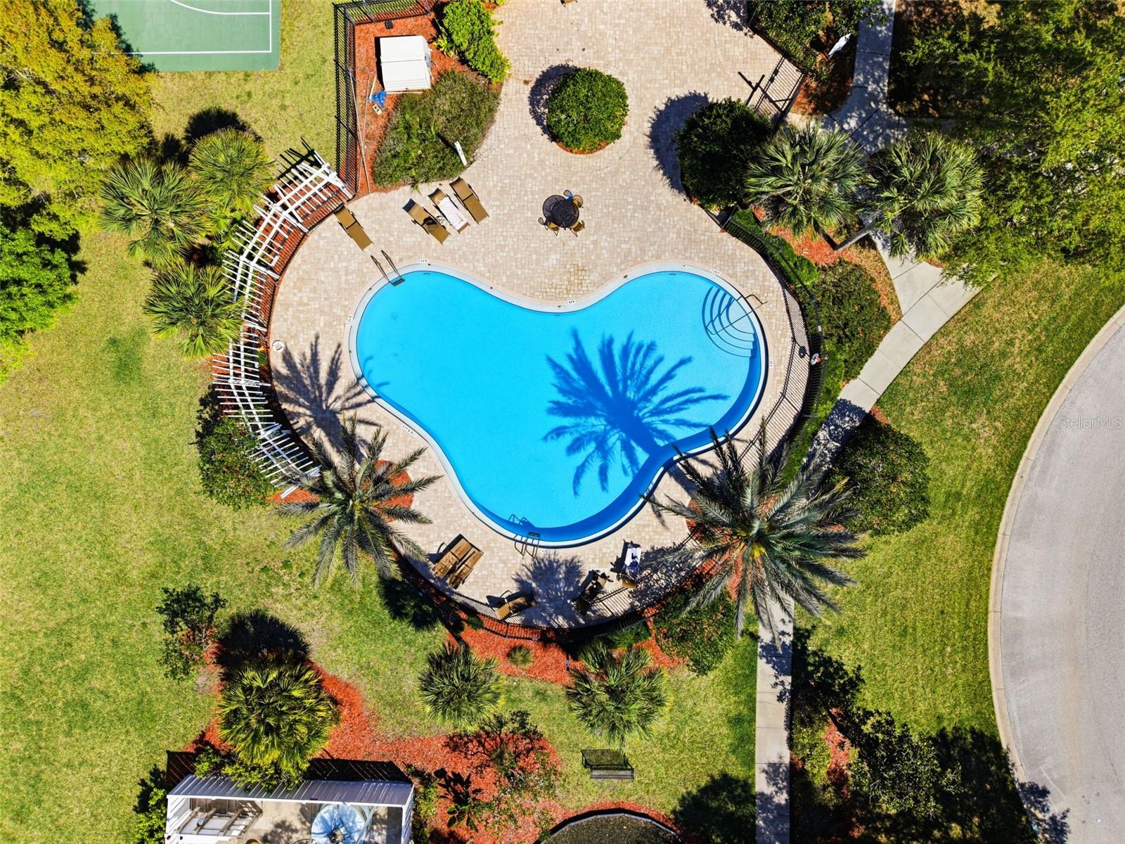 COUNTRY CHASE - Residential