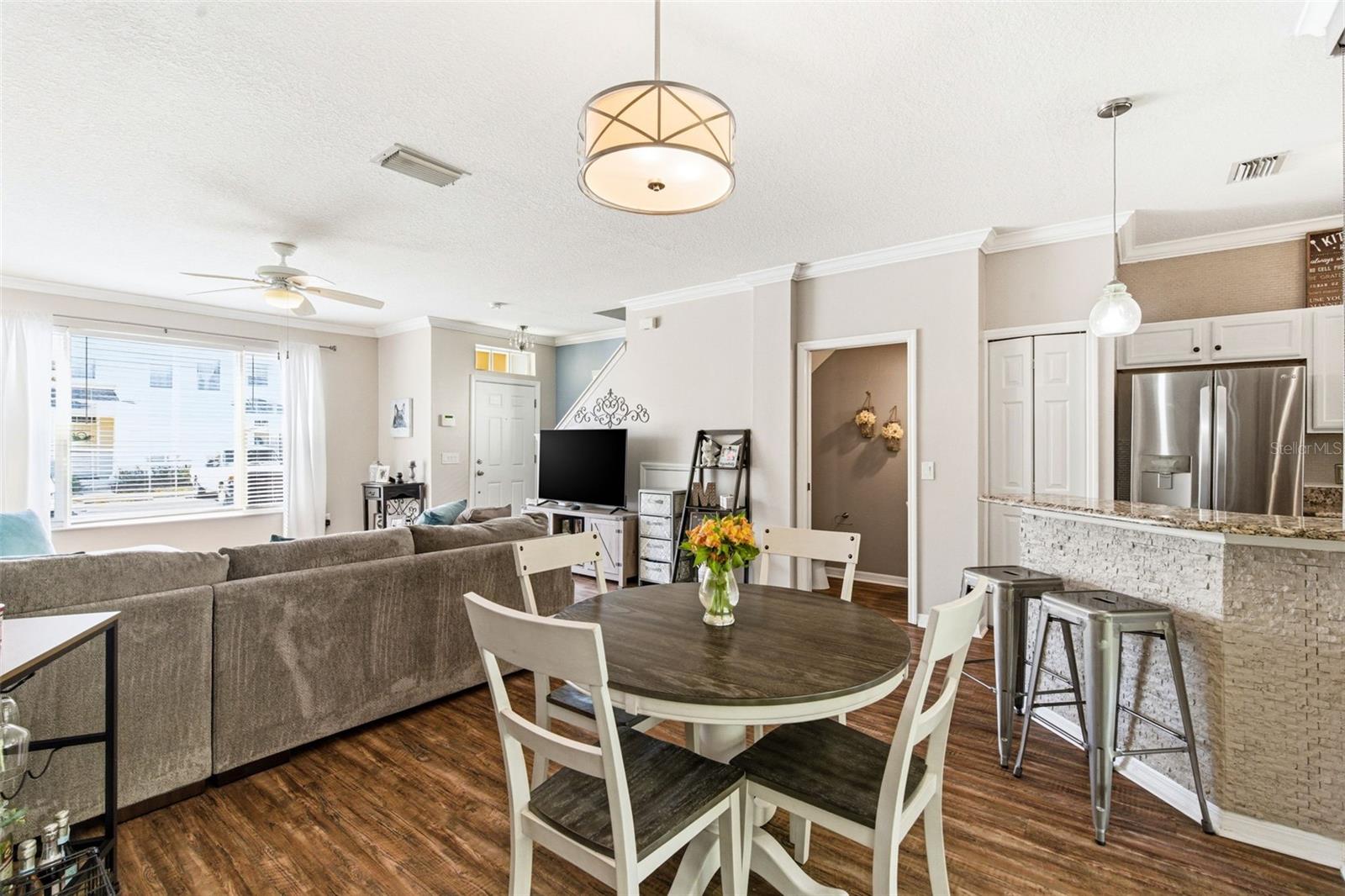 COUNTRY CHASE - Residential