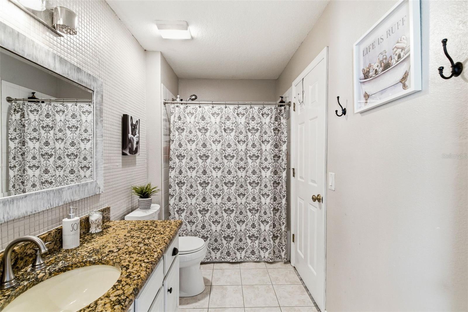 COUNTRY CHASE - Residential