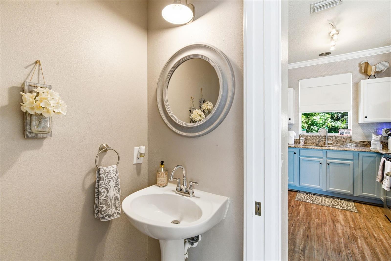 COUNTRY CHASE - Residential