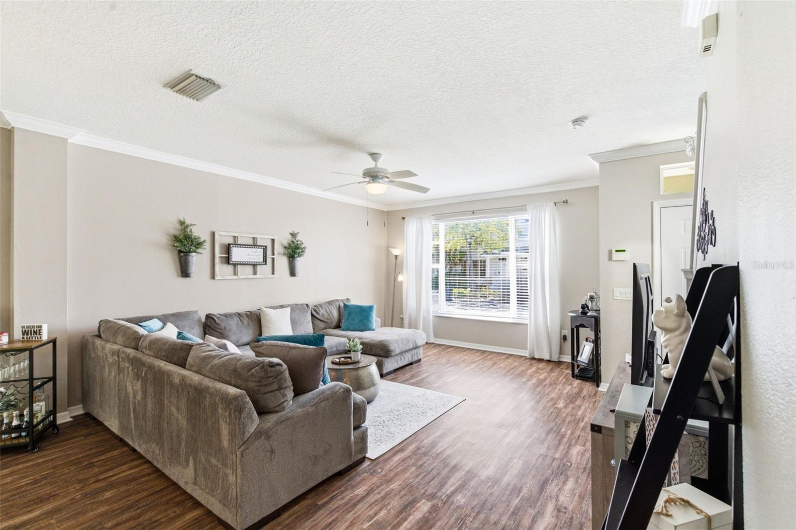 COUNTRY CHASE - Residential