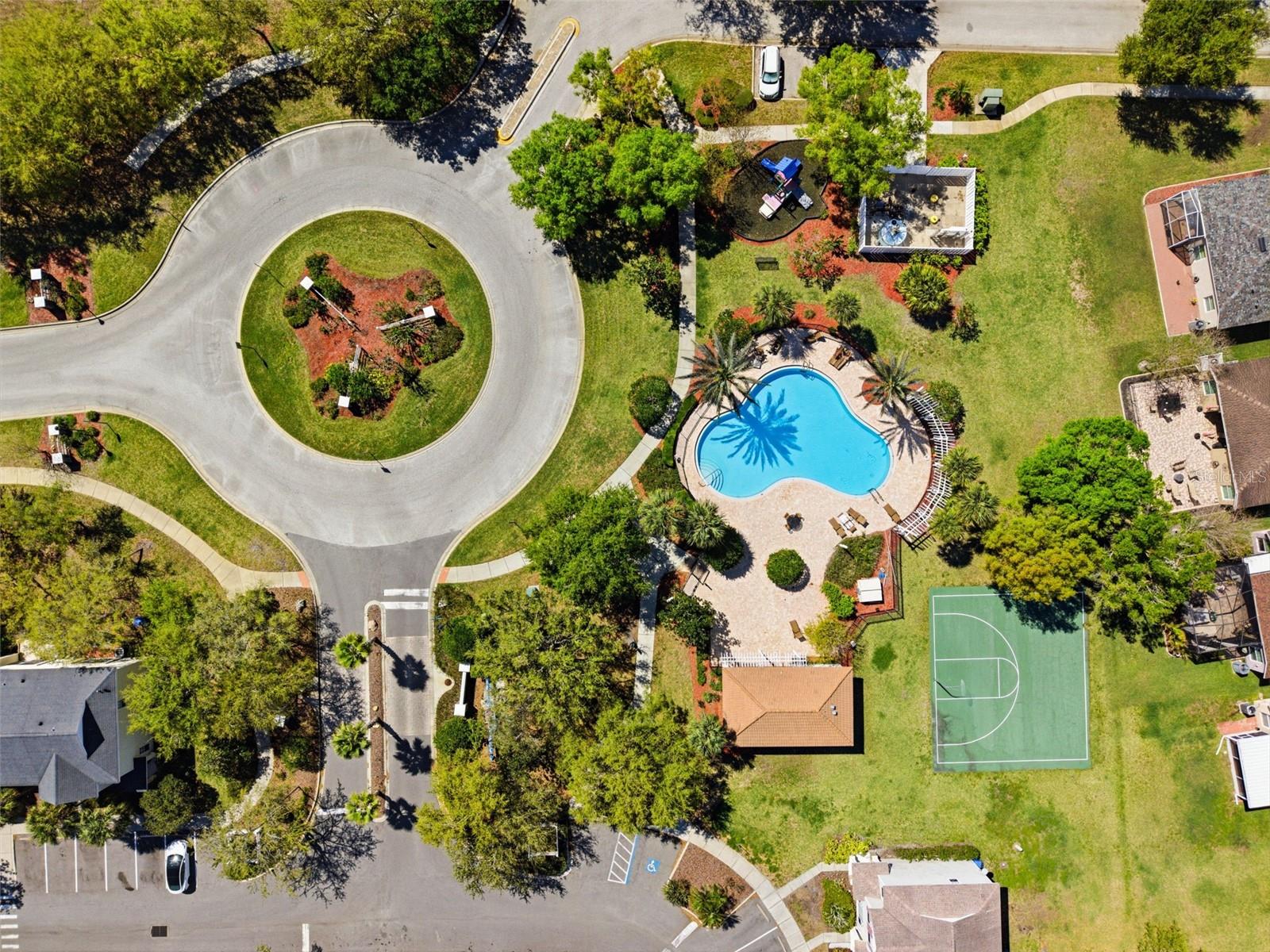 COUNTRY CHASE - Residential