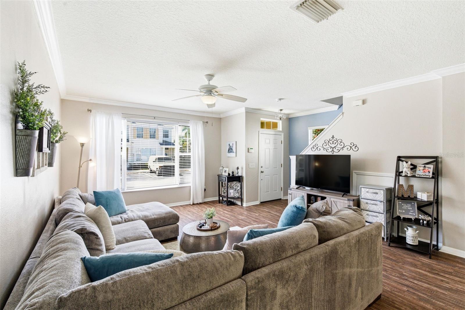 COUNTRY CHASE - Residential