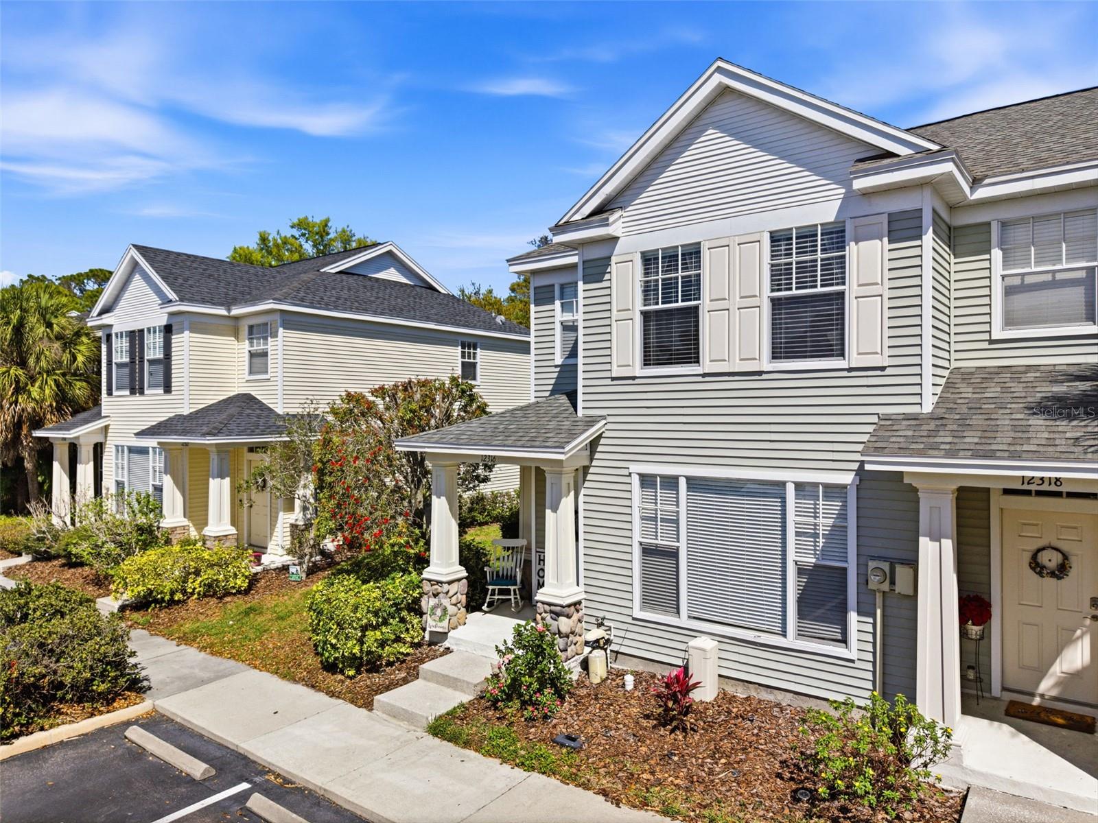 COUNTRY CHASE - Residential