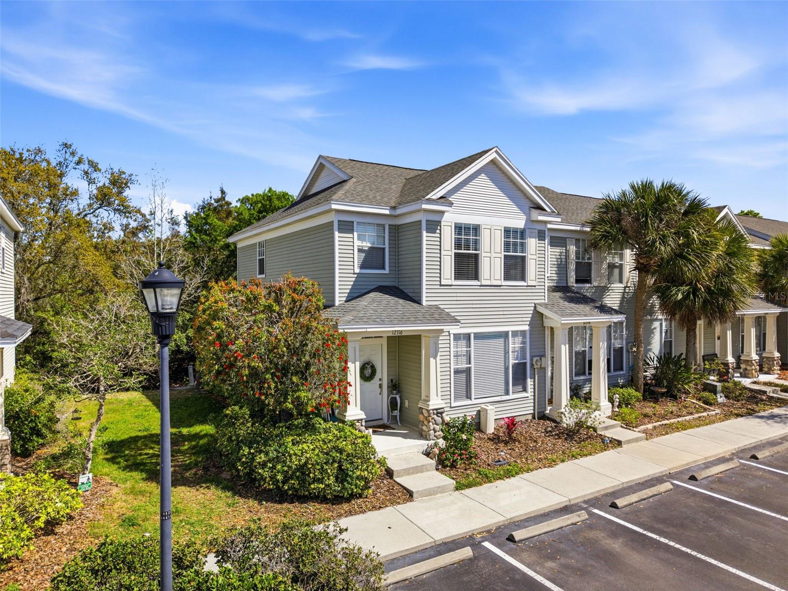 COUNTRY CHASE - Residential