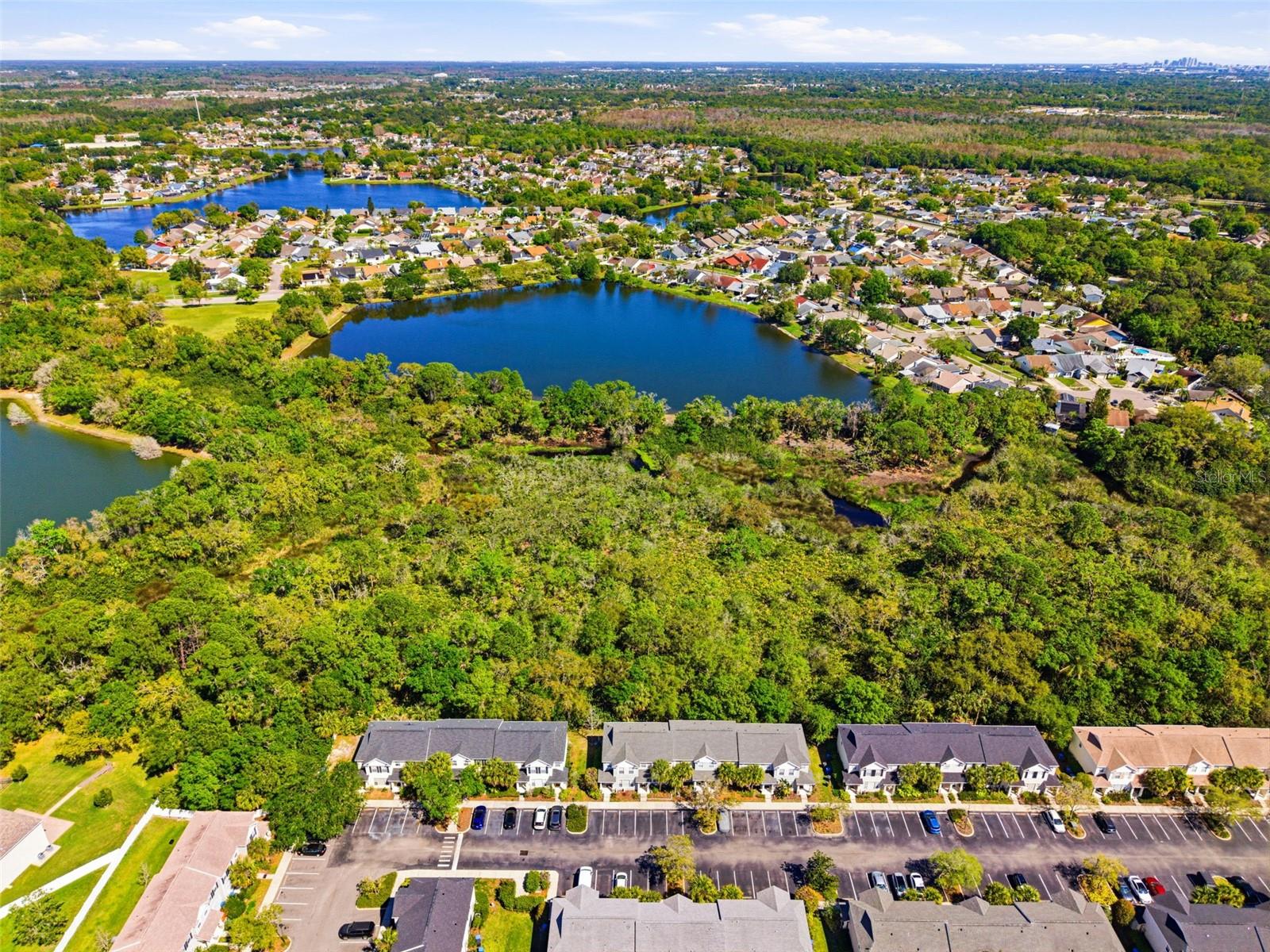 COUNTRY CHASE - Residential