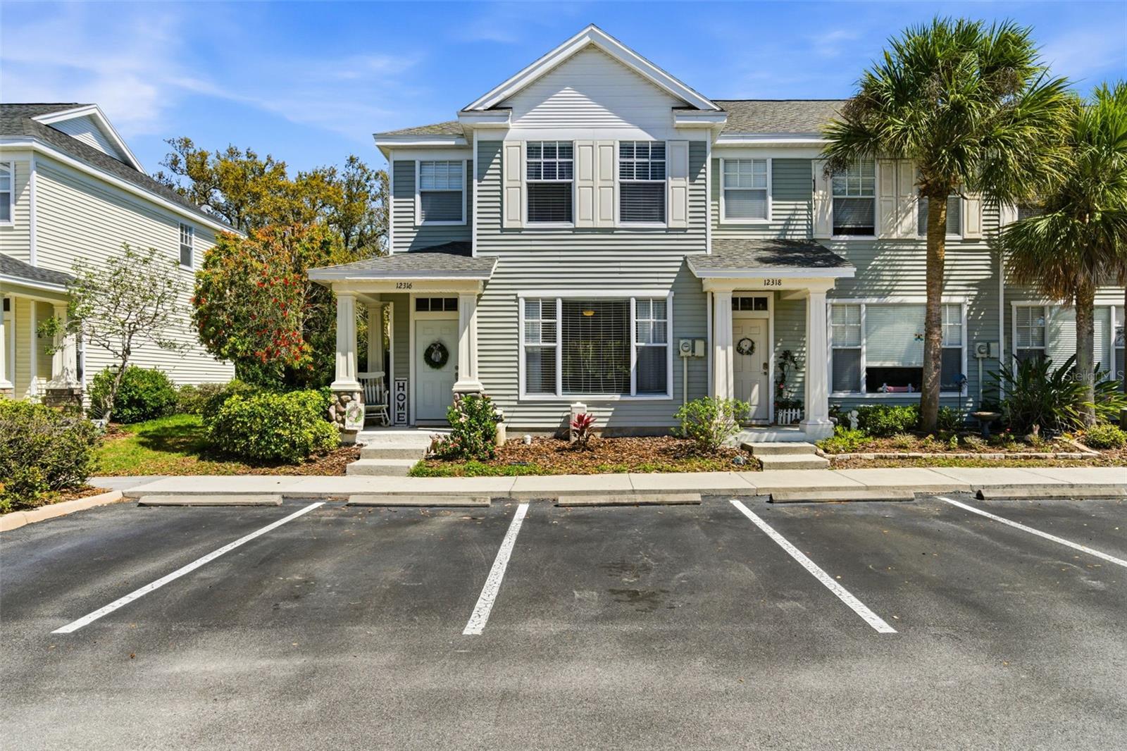 COUNTRY CHASE - Residential