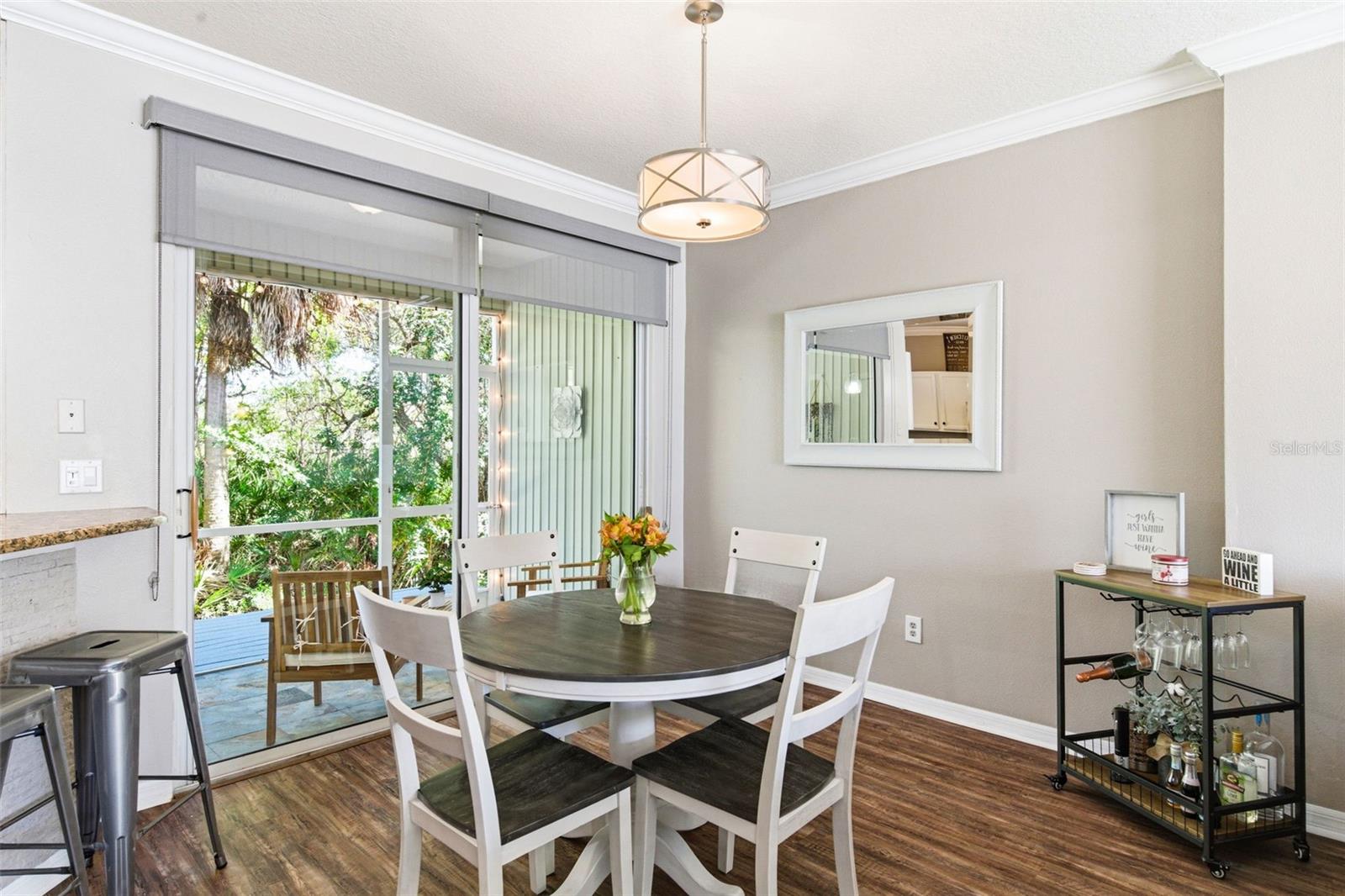 COUNTRY CHASE - Residential