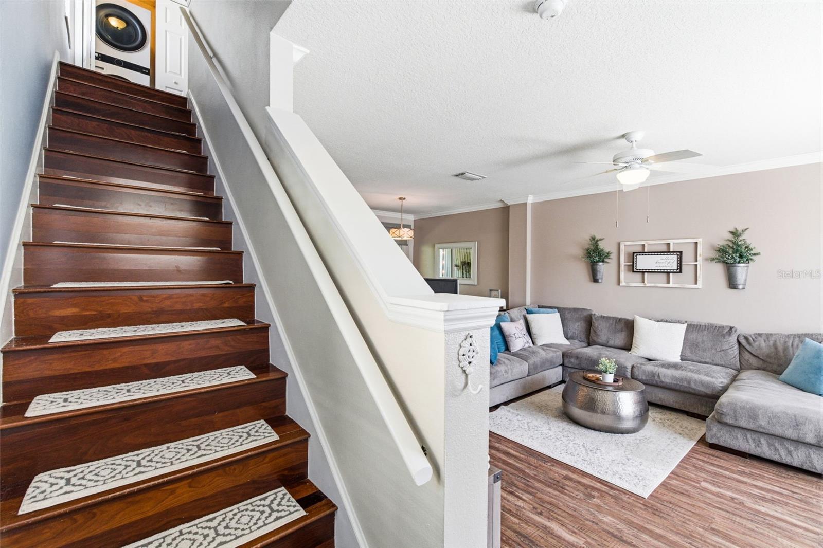 COUNTRY CHASE - Residential