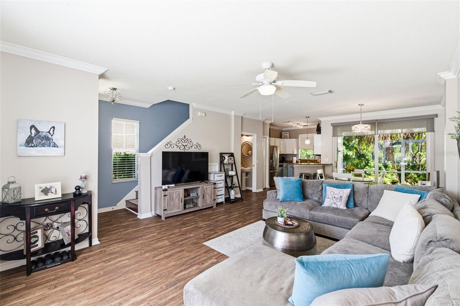 COUNTRY CHASE - Residential