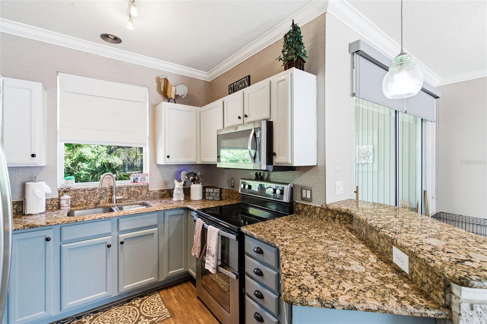 COUNTRY CHASE - Residential