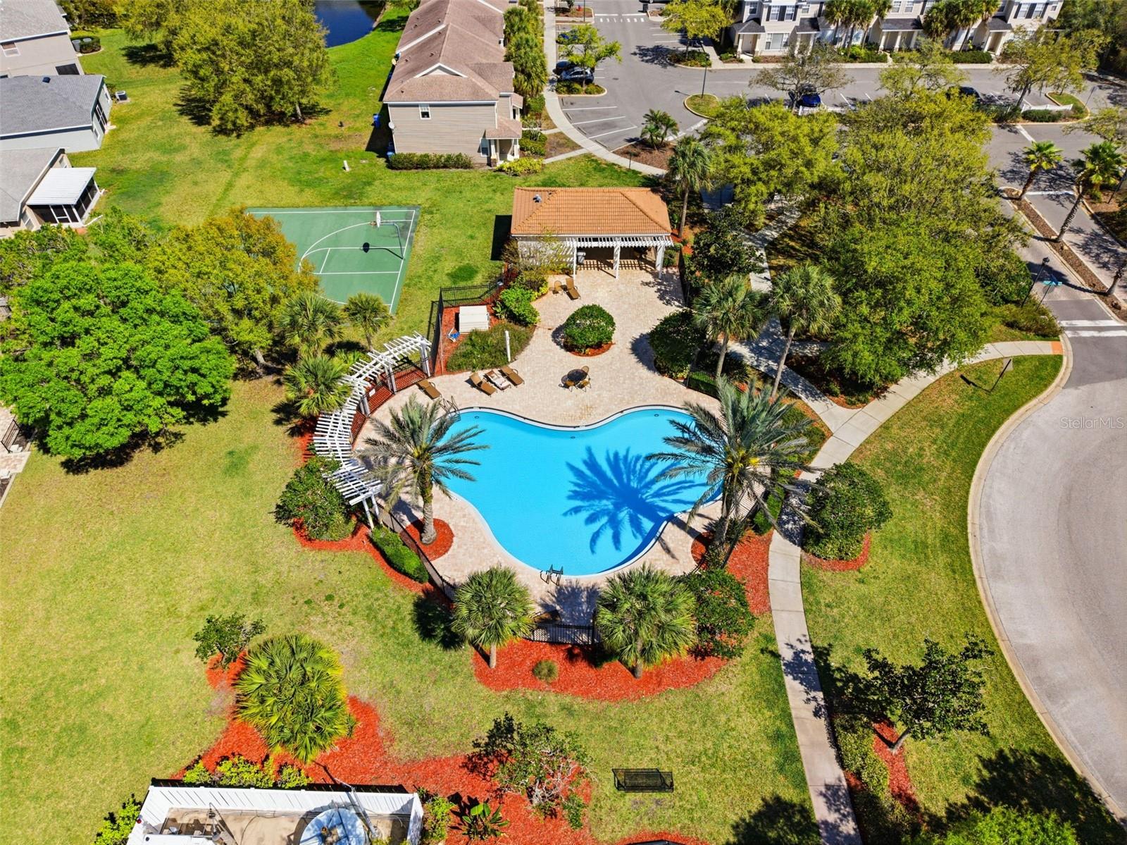 COUNTRY CHASE - Residential