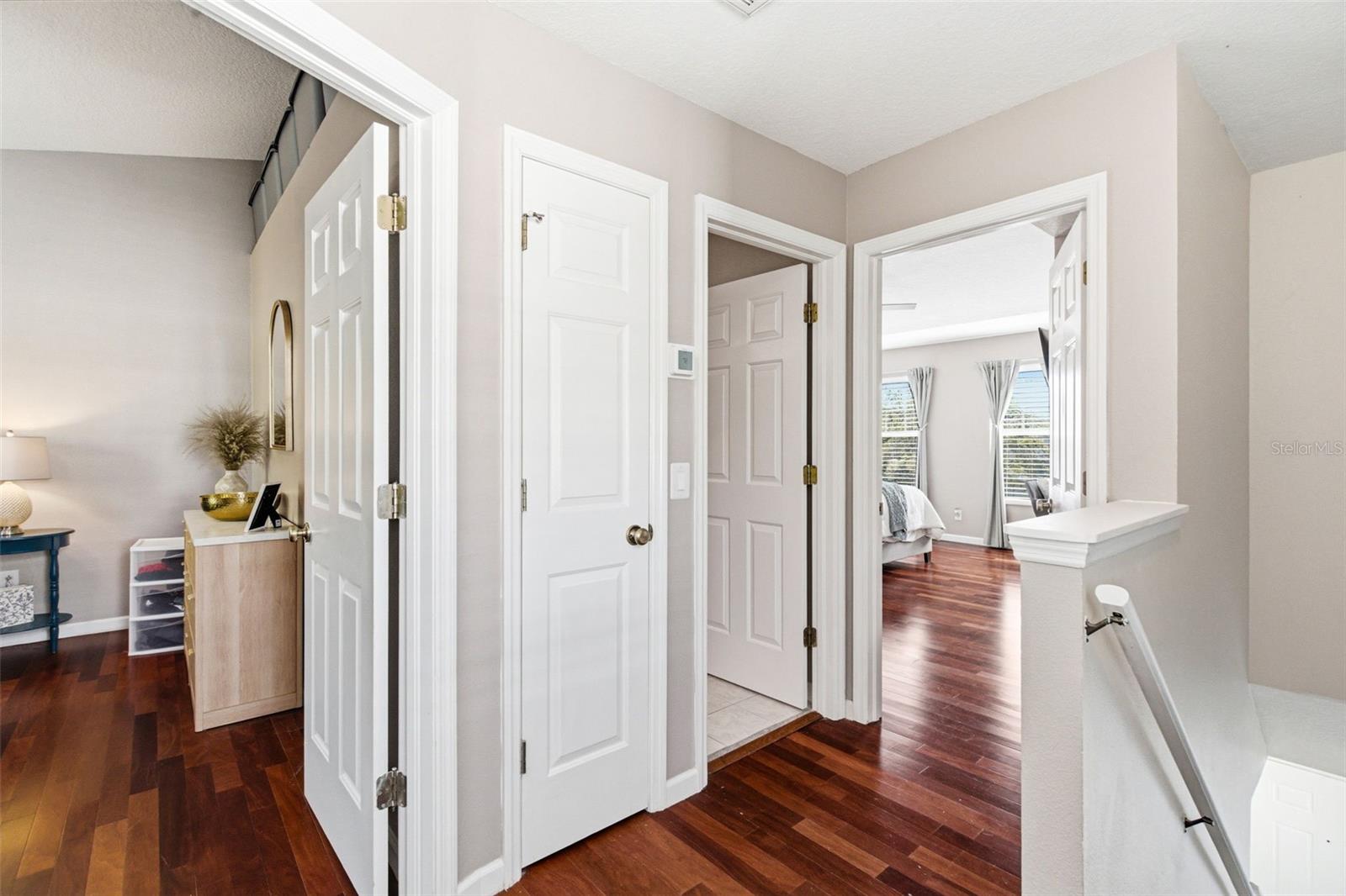 COUNTRY CHASE - Residential