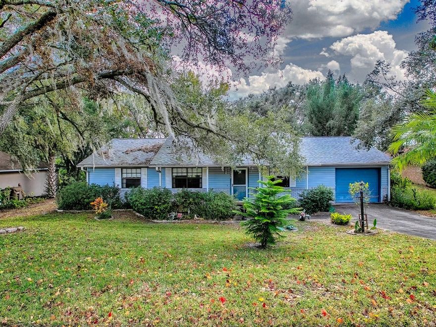 Golf-course frontage 2BR/2BA split-plan home, lovingly updated and well maintained. Recent improvements include a new 3-ton A/C system with heat pump (2025), new 40-gallon water heater (2025), shingle roof (2022), and septic tank replacement (2019). Home has been professionally serviced by Purcor Pest Control and includes a transferable termite bond.
Interior features a spacious great room with cathedral ceilings, custom built-in cabinetry, and recessed lighting. Kitchen includes side-by-side refrigerator, smooth-top range, microwave, dishwasher, and updated sink and faucets. Primary suite offers a walk-in closet, separate dressing area, and walk-in shower with bench. Garage includes attic access and washer/dryer hookups; washer and dryer convey.
Enjoy the screened-in porch overlooking your manicured lawn, mature landscaping, oak and sweetgum trees, with direct golf course views. Located in Wedgewood Club, a golf-cart-friendly community with sidewalks, streetlights, and affordable HOA costs. This house is move-in ready and priced to sell.