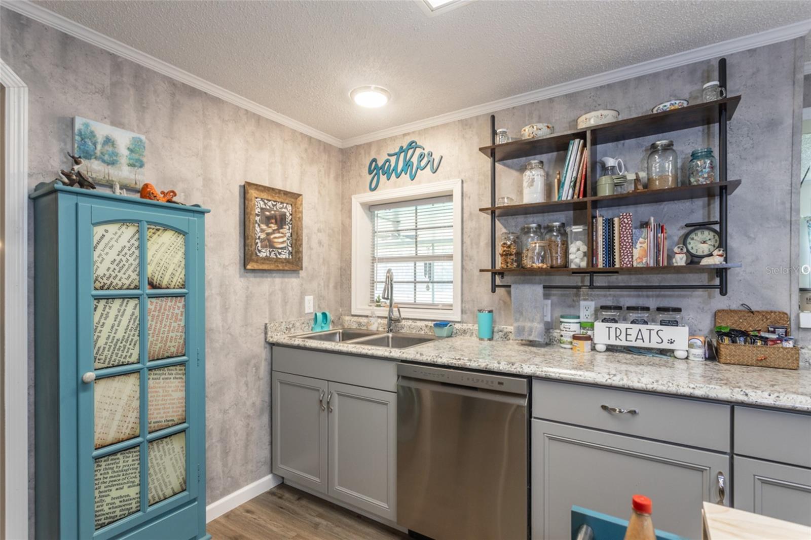 1513 MISTLETOE STREET