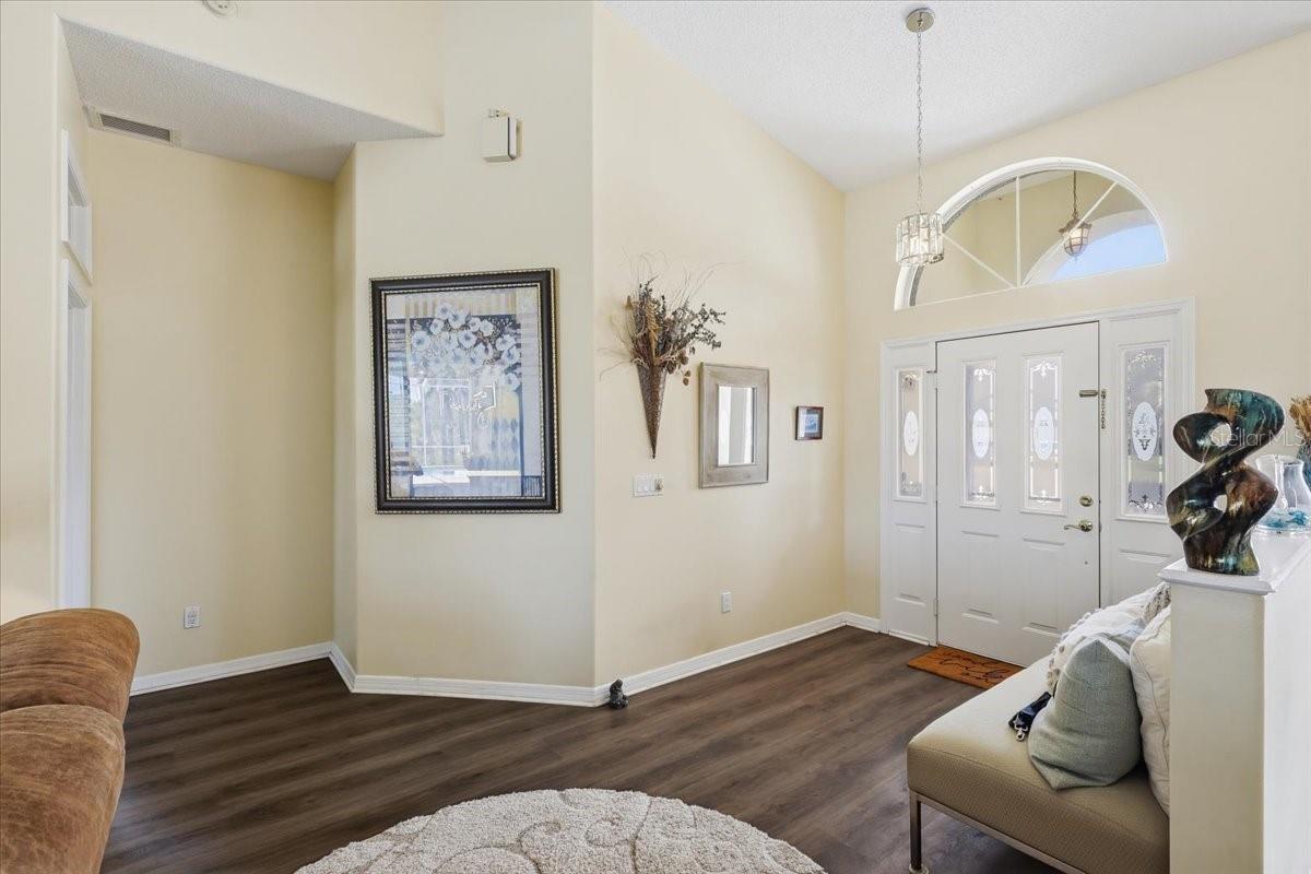 11 CAYUGA COURT
