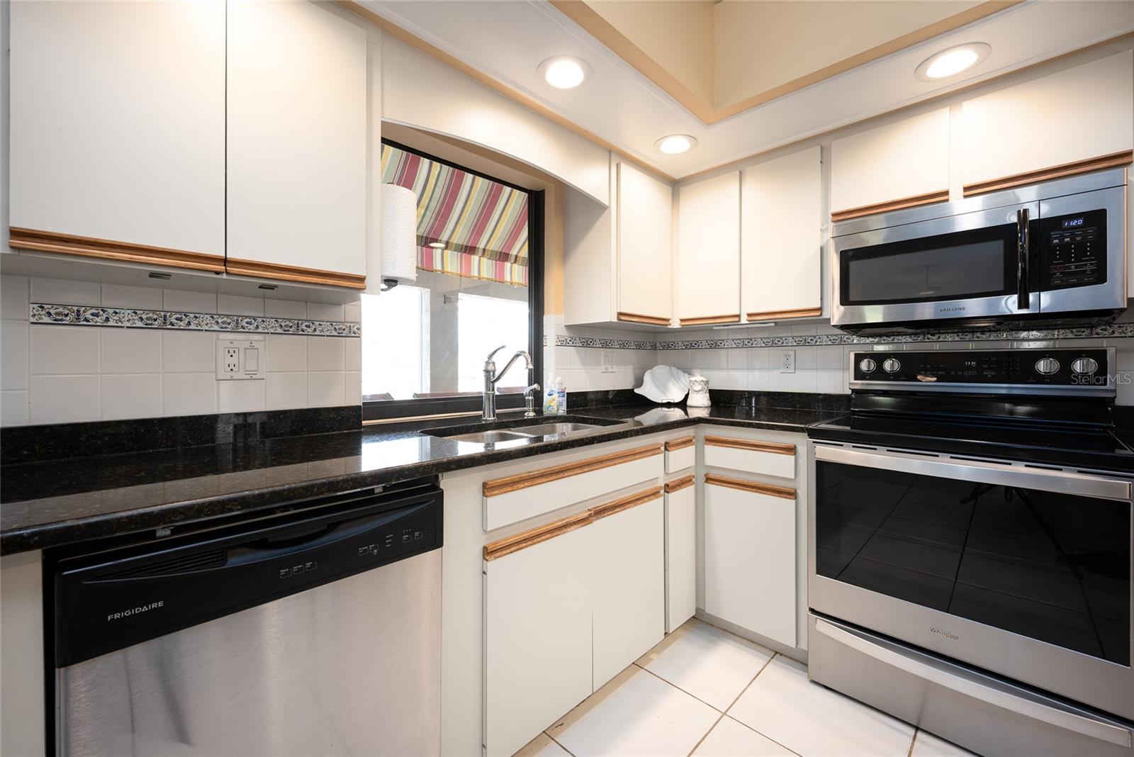 TROY LAKE - Residential