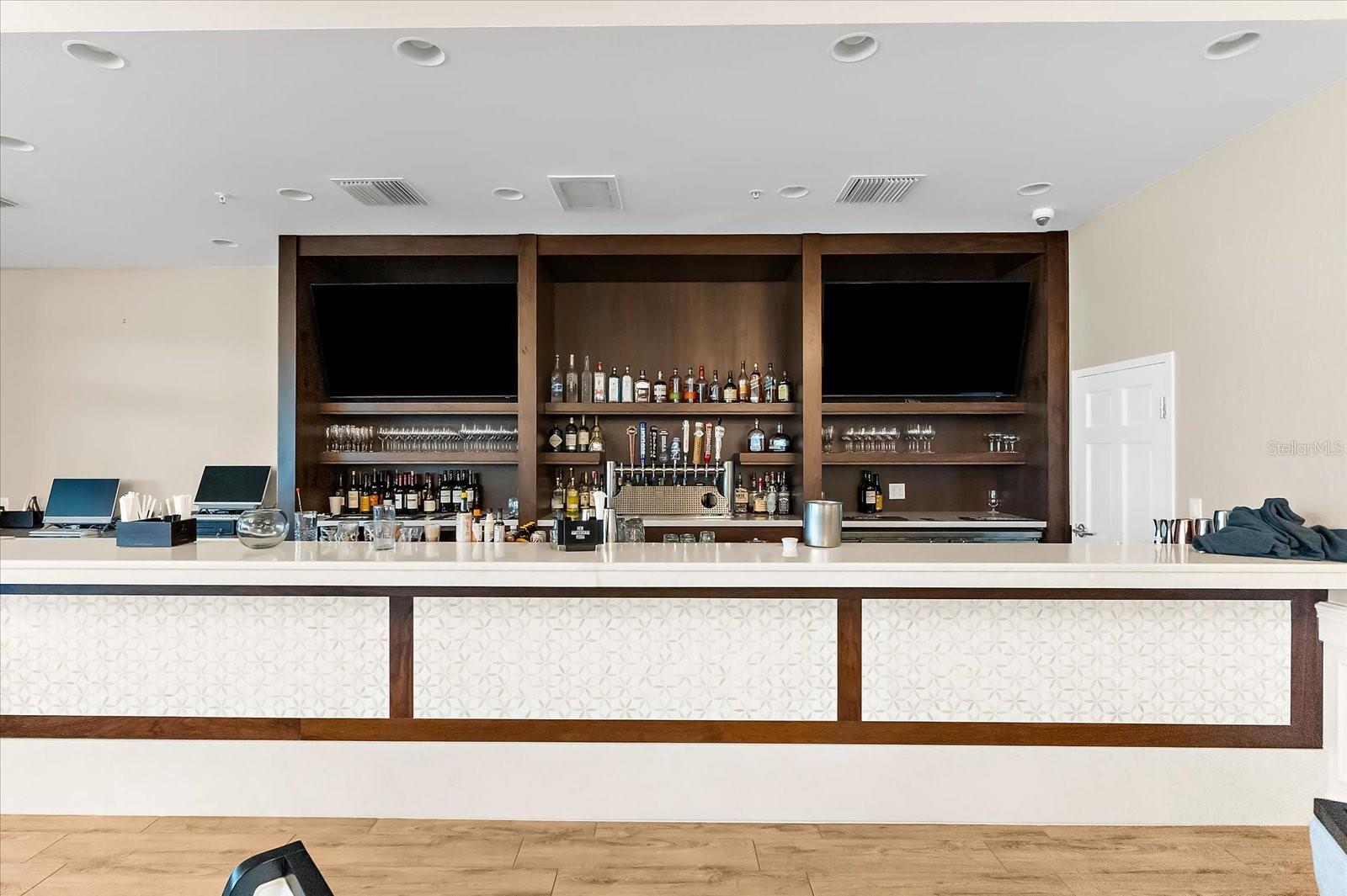 HERITAGE OAKS GOLF & COUNTRY CLUB - Residential