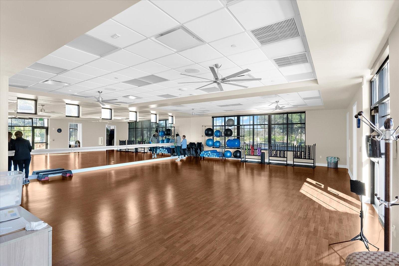 HERITAGE OAKS GOLF & COUNTRY CLUB - Residential