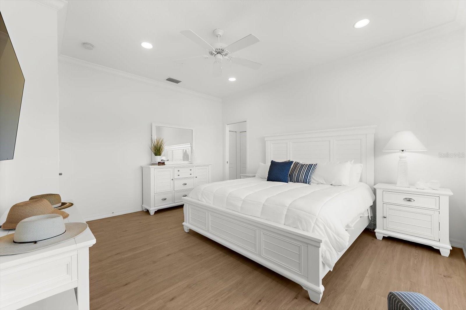 HERITAGE OAKS GOLF & COUNTRY CLUB - Residential