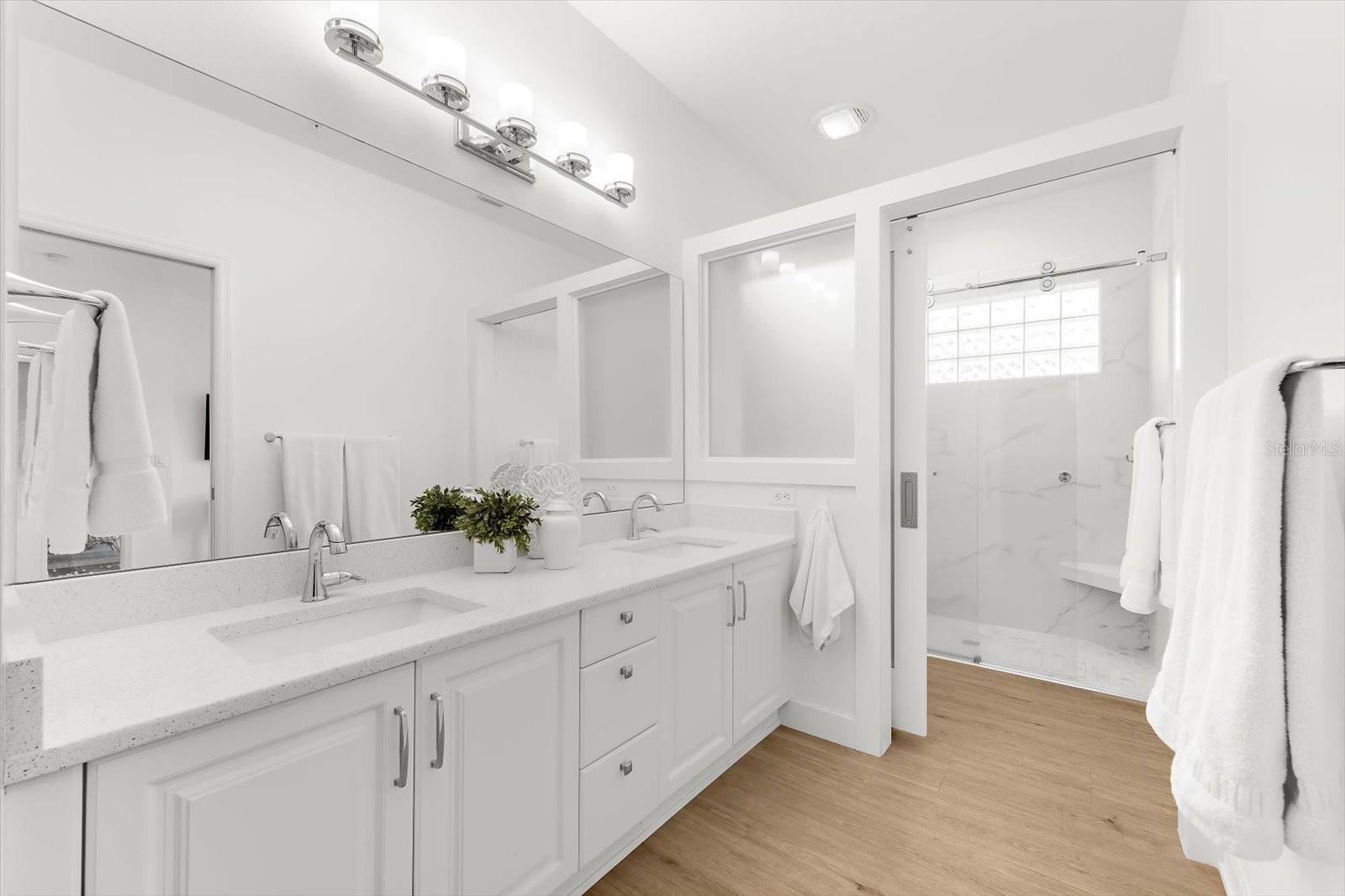 HERITAGE OAKS GOLF & COUNTRY CLUB - Residential