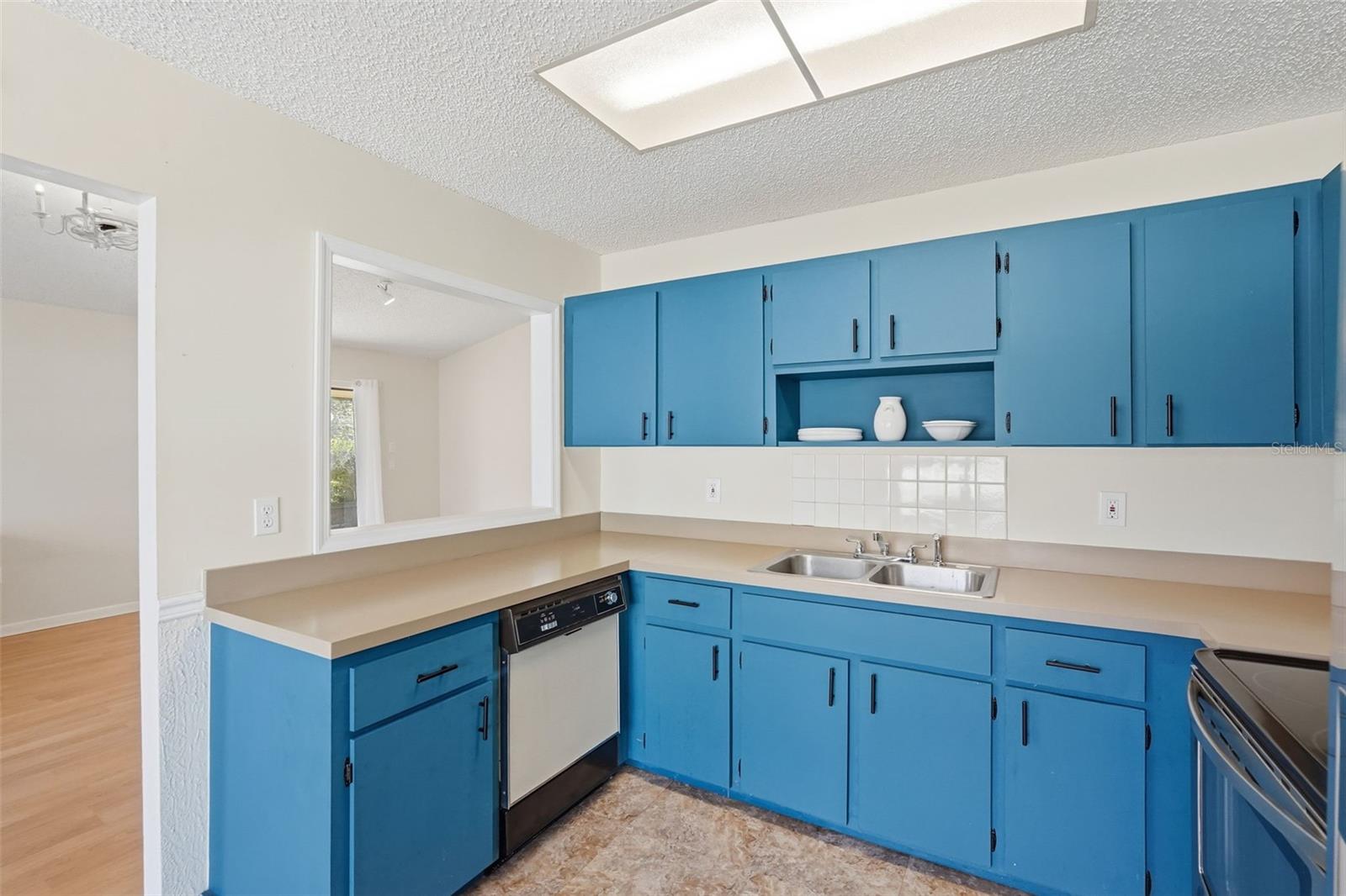 RAINBOW LAKES ESTATE - Residential