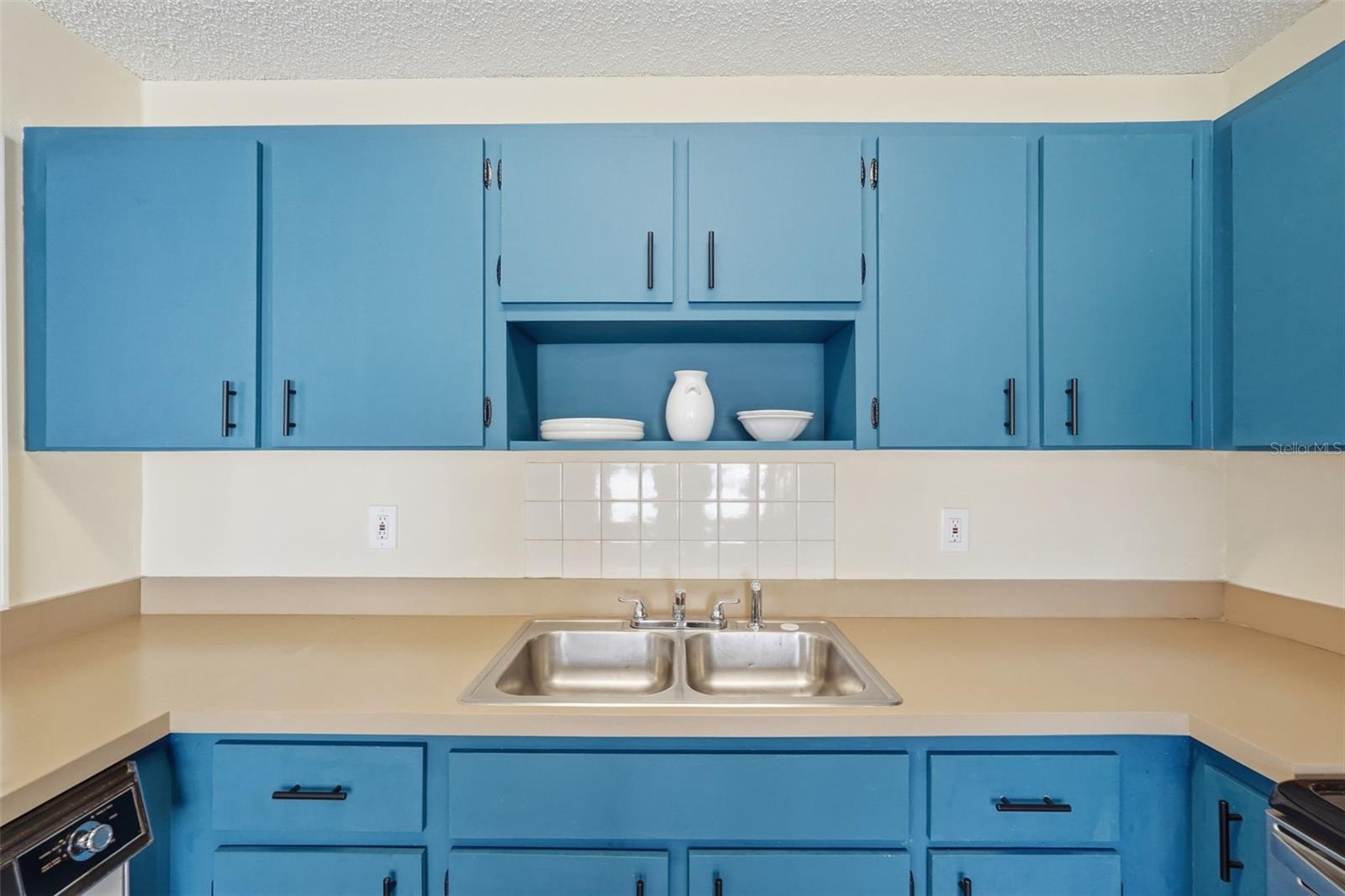 RAINBOW LAKES ESTATE - Residential