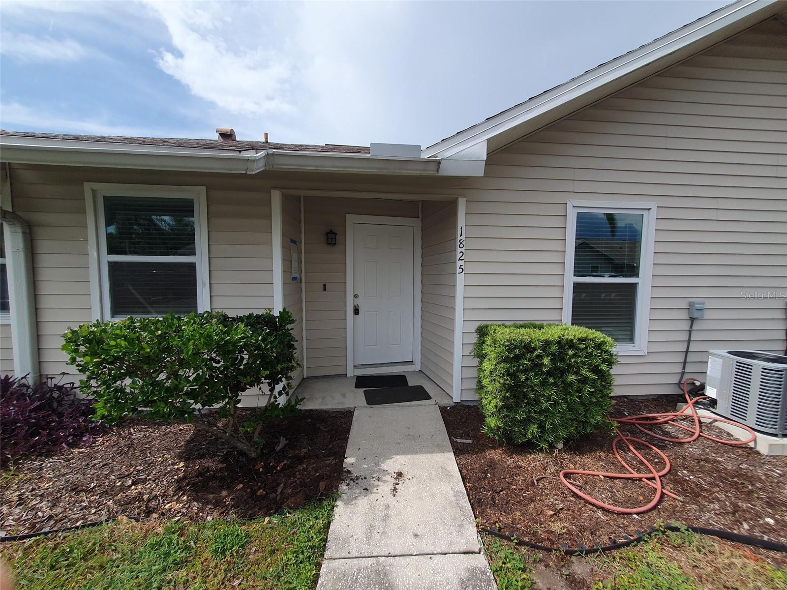 2/2 villa in a great school district with porcelain floors and stainless steel appliances is waiting for a new tenant. Rent includes maintenance, pest control, lawn care, and trash. Tenant pays electric, water, and internet.