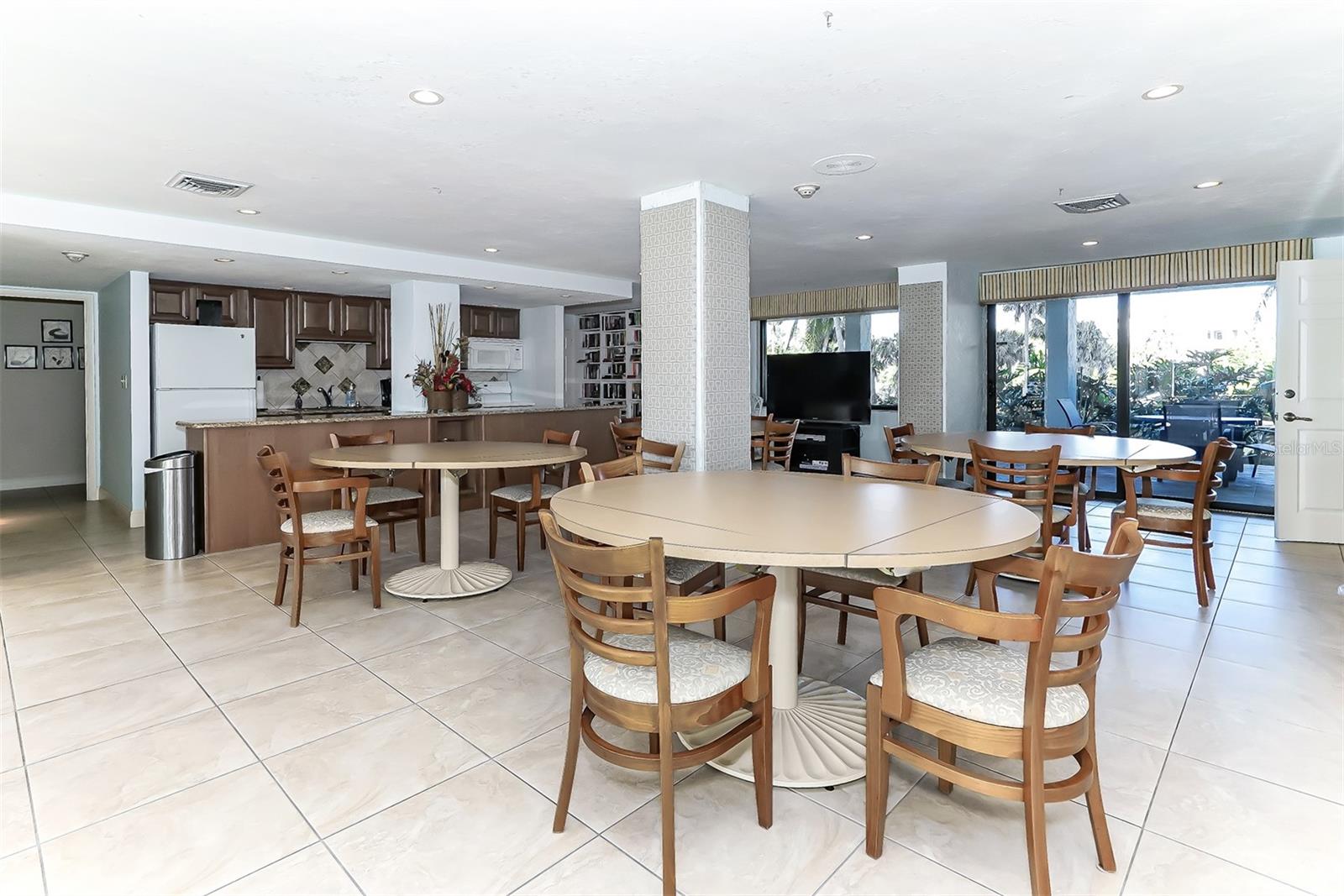 ST ARMAND TOWERS NORTH - Residential Lease