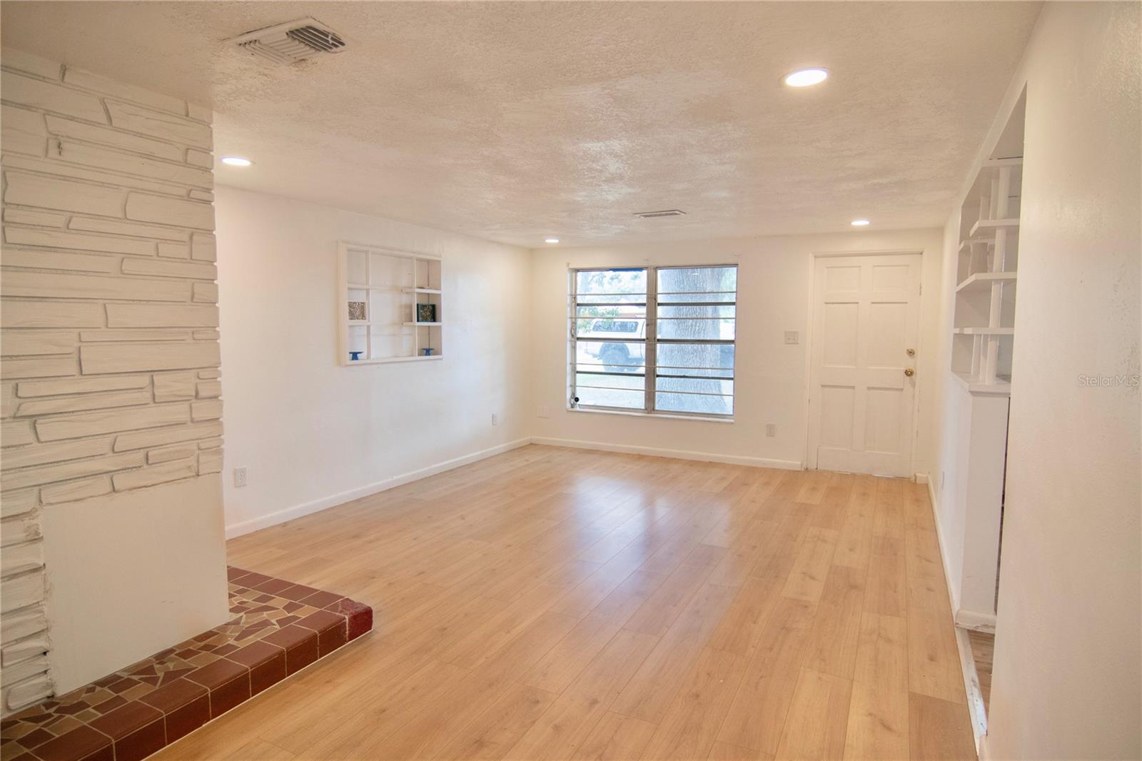BAY STREET VILLAS - Residential