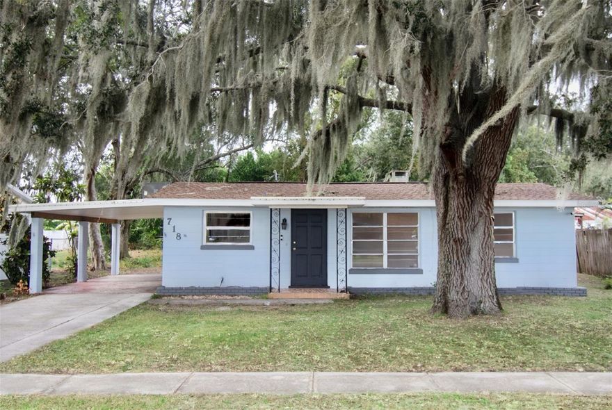 FOR SALE-2 Bedroom/1 Bath single family home.  This is a cement block home with a carport and a big backyard.  It has a nice-sized back porch.  The home comes with the kitchen appliances.  It is walking distance to the Sebring High School.  The area is near churches, lakes, restaurants and much more.  Come see this cute home today!