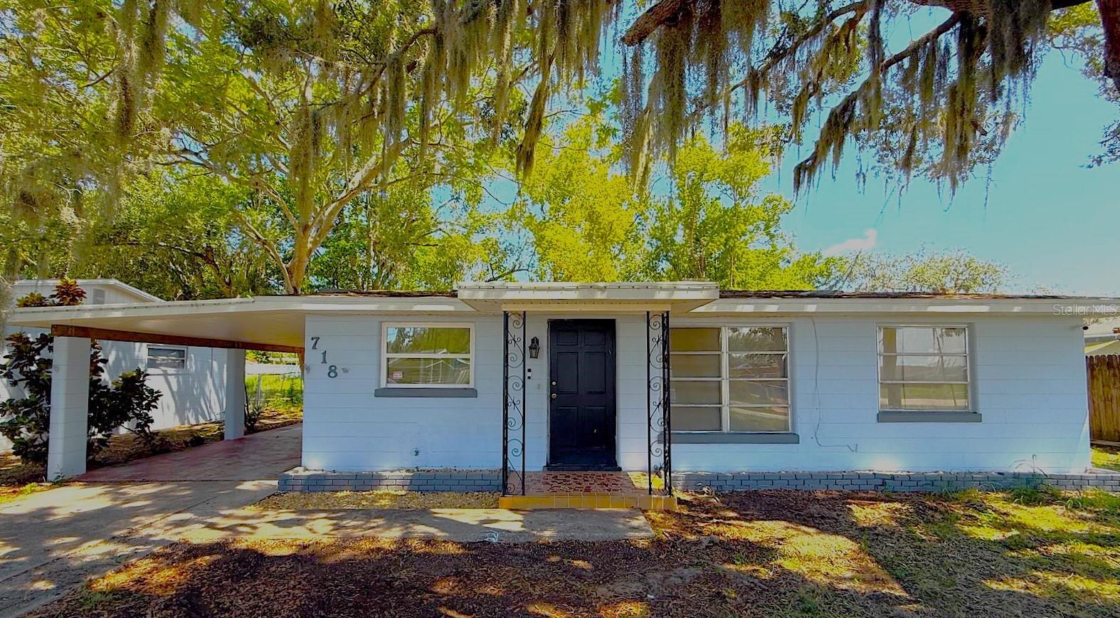 FOR SALE-2 Bedroom/1 Bath single family home. This is a cement block home with a carport and a big backyard. It has a nice-sized back porch. The home comes with the kitchen appliances. It is walking distance to the Sebring High School. The area is near churches, lakes, restaurants and much more. Come see this cute home today!