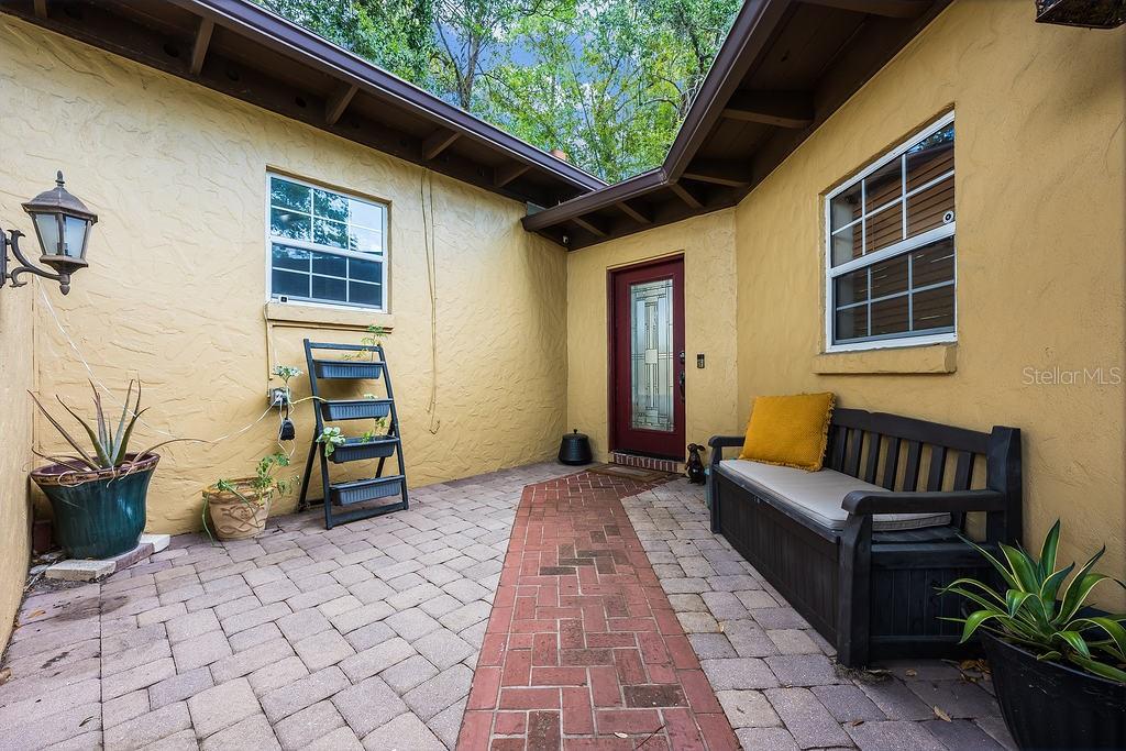 1835 OAK LANE