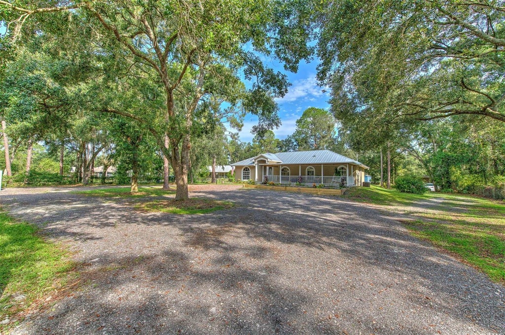 Photo of 118 E Hunter Road, Plant City, FL 33565 (MLS # TB8561010)