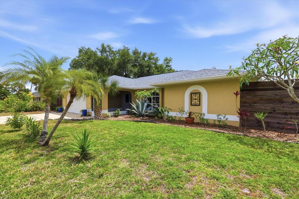 Photo of 945 Macon Road, Venice, FL 34293 (MLS # A4691411)