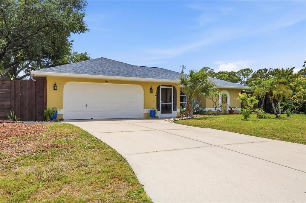 Photo of 945 Macon Road, Venice, FL 34293 (MLS # A4691411)