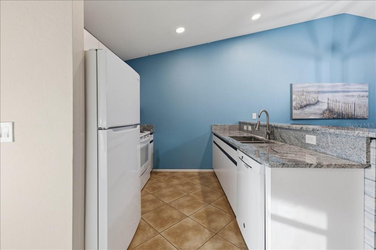 GOLDEN TEE PH 01 BLDG 14 - Residential