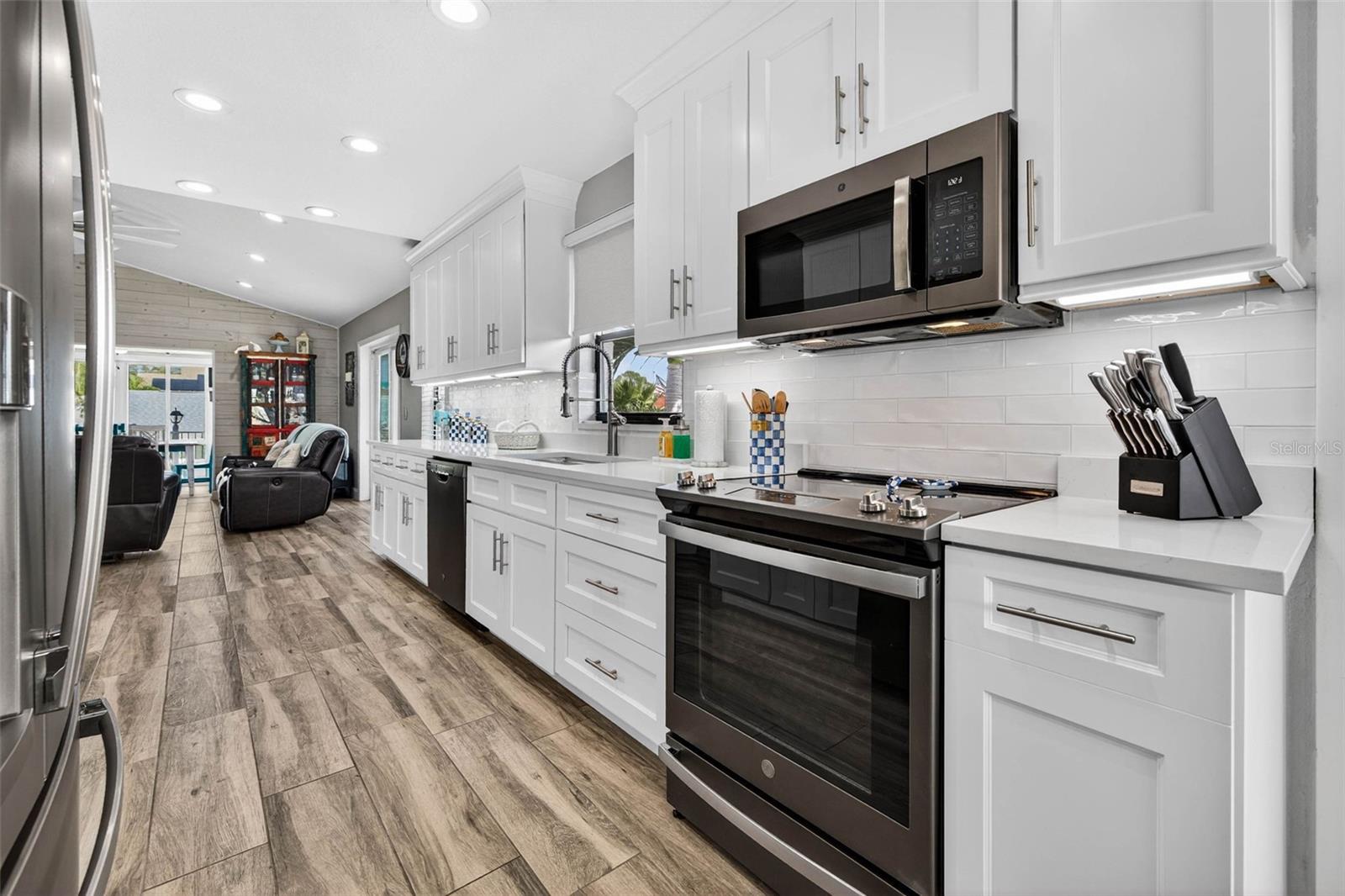 GULF HARBORS WOODLANDS - Residential