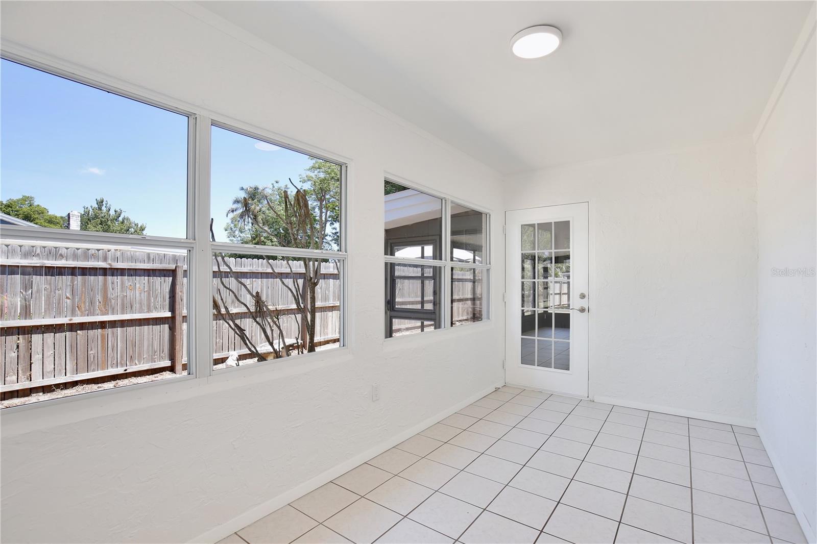 GLASS GARDENS - Residential