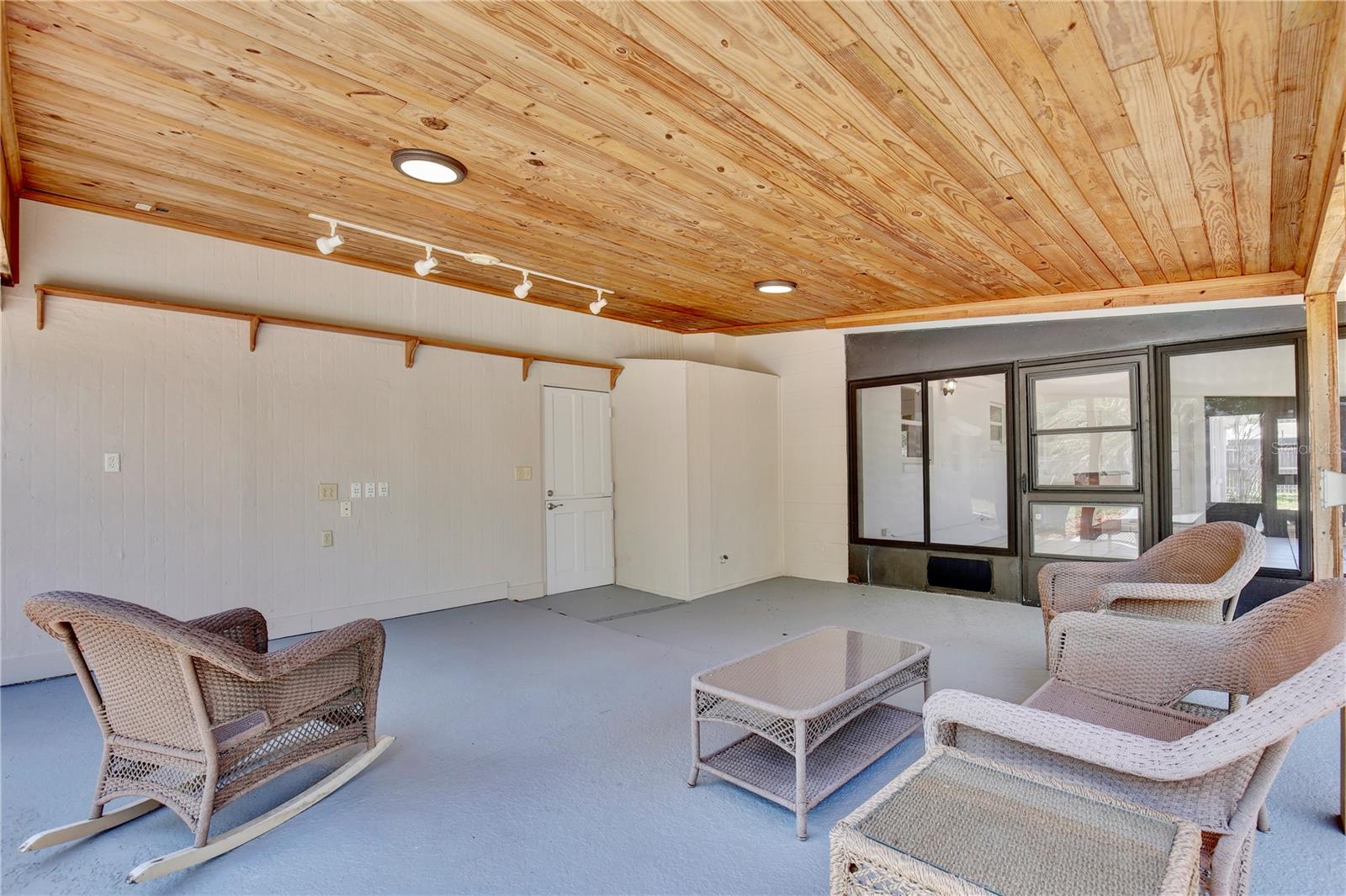 GLASS GARDENS - Residential