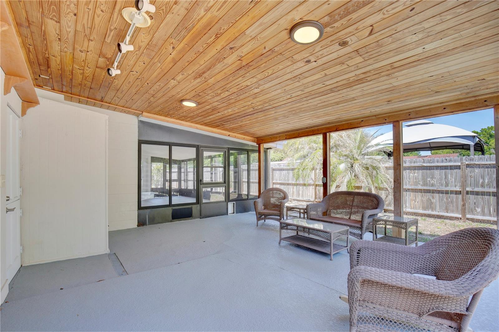 GLASS GARDENS - Residential