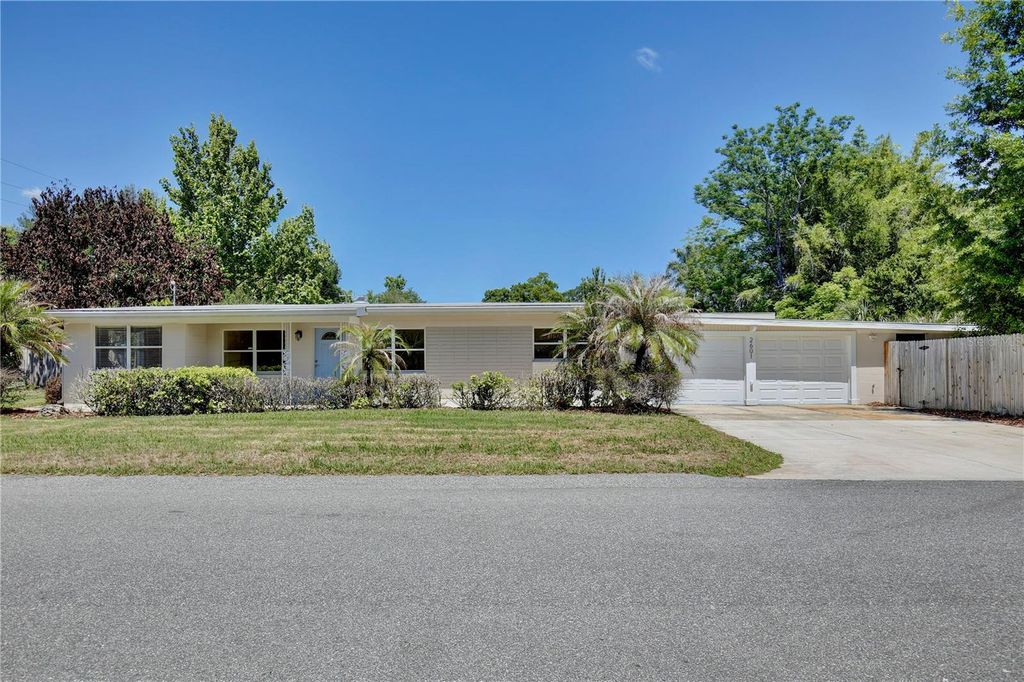 Photo of 2601 Sheffield Avenue, Orlando, FL 32806 (MLS # O6399830)