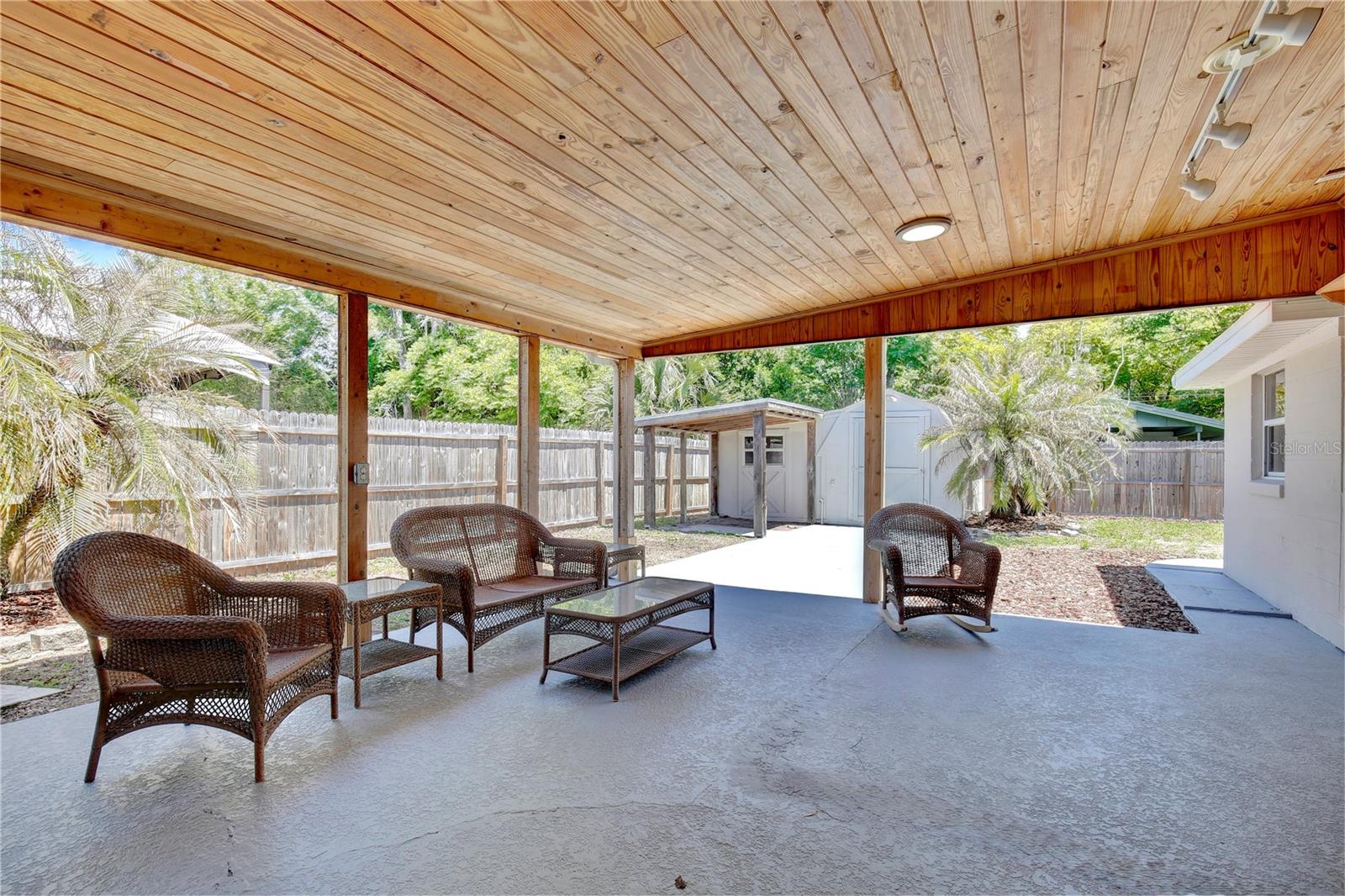 GLASS GARDENS - Residential