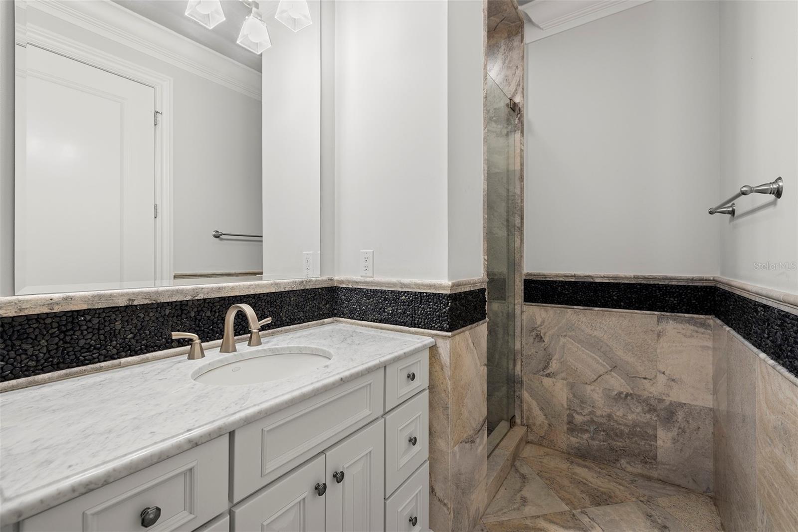 THE PLAZA HARBOUR ISLAND A CON - Residential