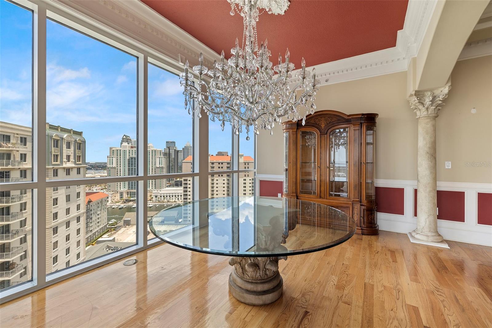 THE PLAZA HARBOUR ISLAND A CON - Residential